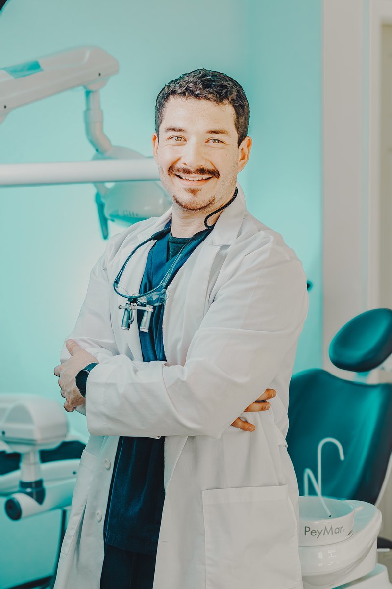 Dr. Gustavo Munguía